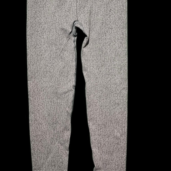 Gymshark Gray Leggings EUC Size 2 (26 Waist) - Picture 4 of 4